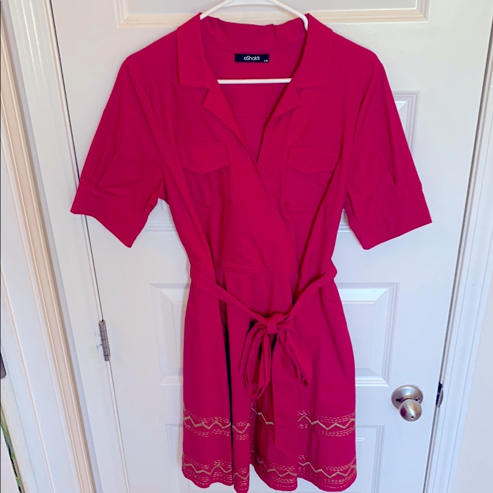 eShakti Fuchsia Collared Dress with tribal design /tie on front or back